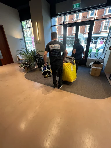 mOVERS FROM rED ROSE REMOVALS PERFORMING A MOVE IN CENTRAL lONDON.